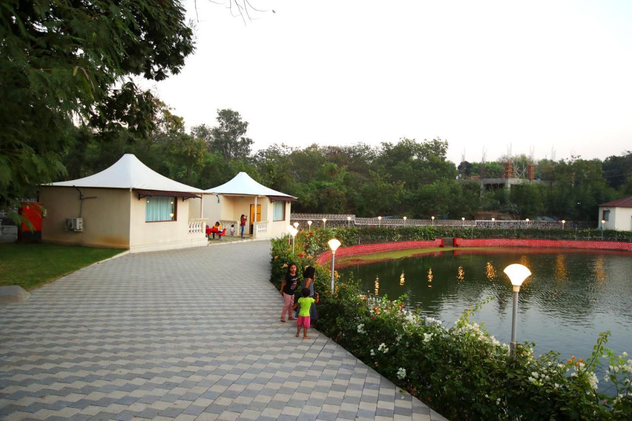 Maharaja The Royal Resort Thane Exteriör bild